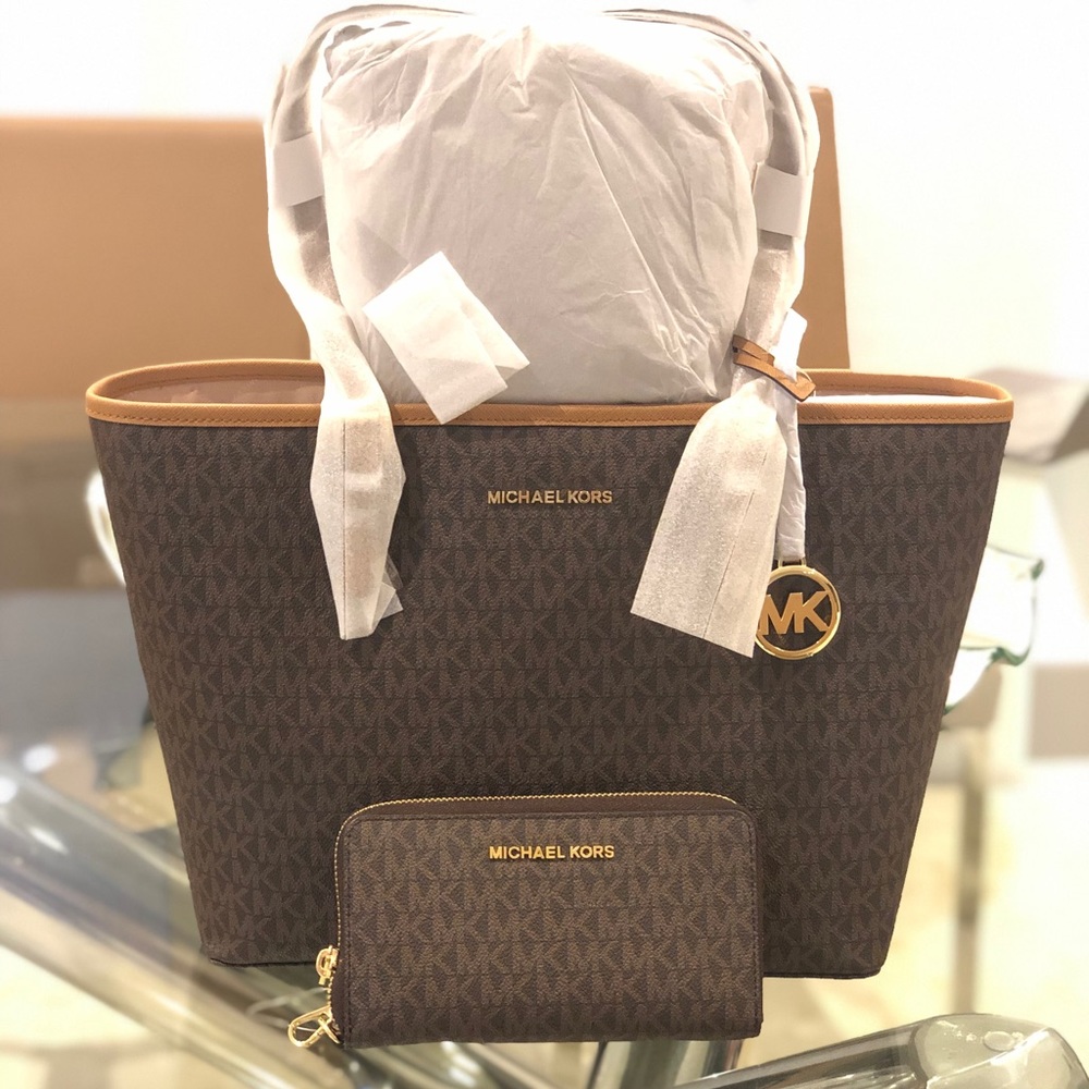 Michael Kors Purse And Wallet New With Tag